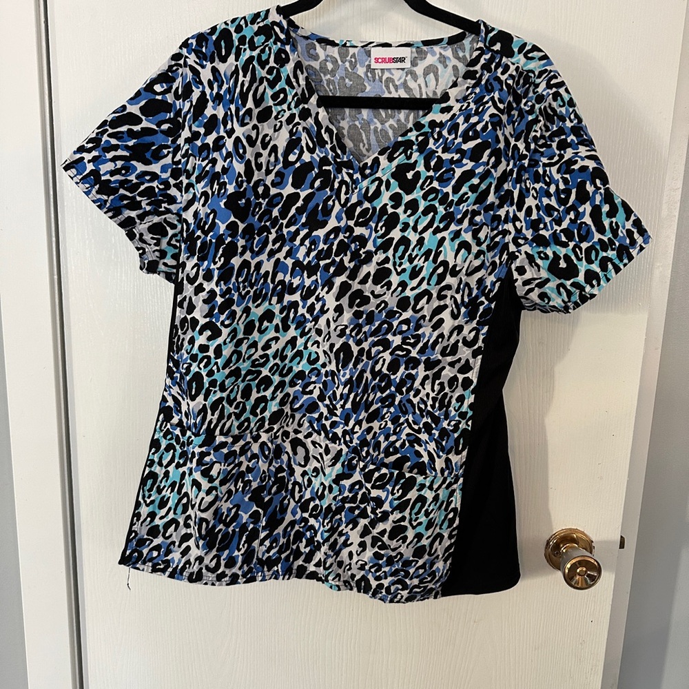 3 x XL Leopard scrub tops & XL blue scrub pants